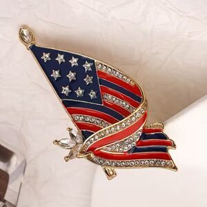 Brooch USA Flag Show Your American Pride w/this Beautiful Graceful Waving Flag